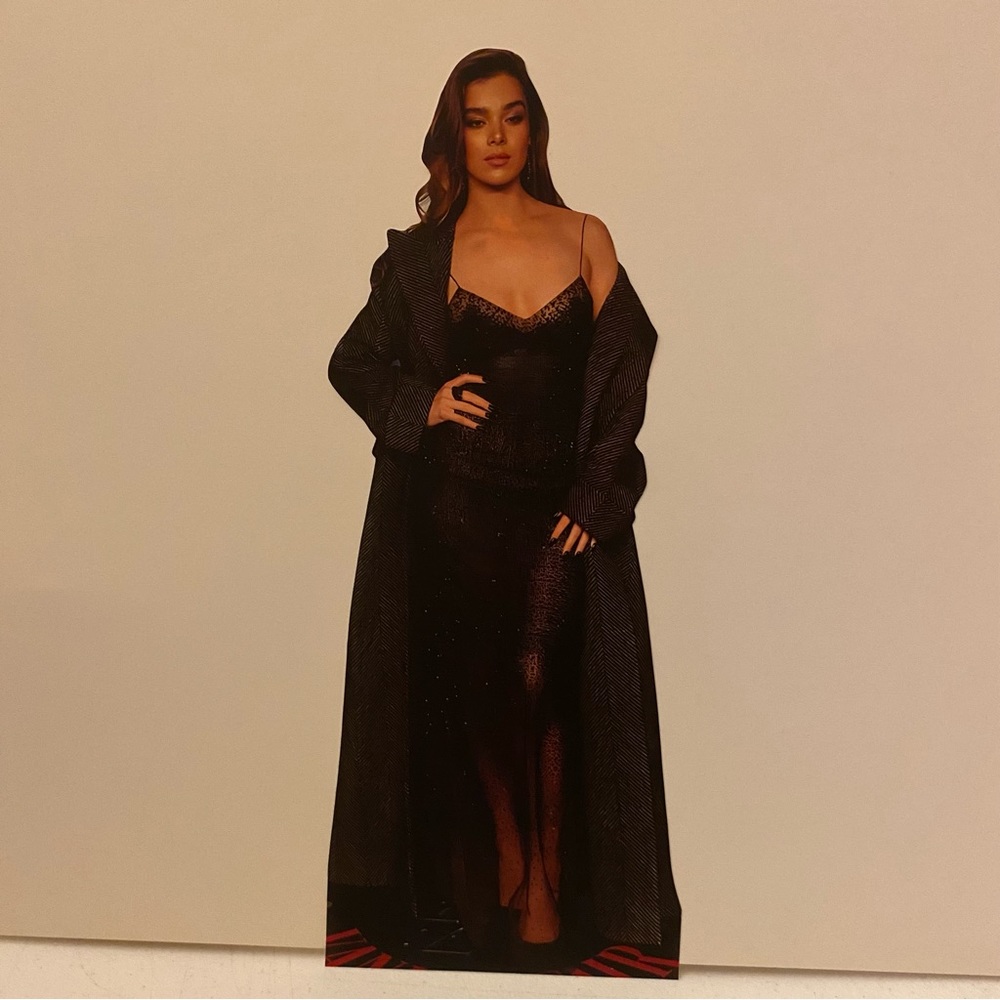 Hailee Steinfeld Cardboard Cutout *NOT LIFESIZED*